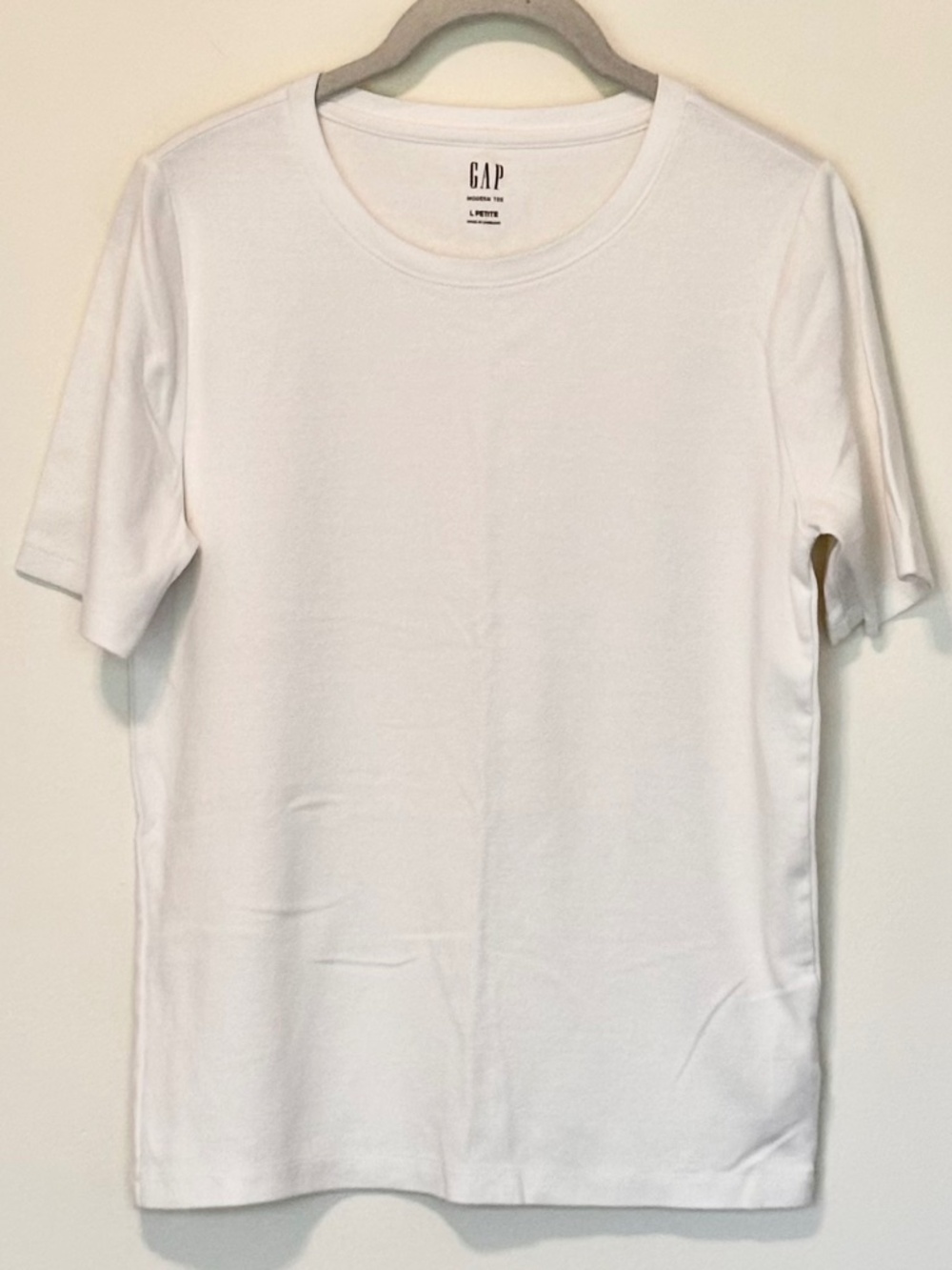 Gap Short Sleeve Modern Tee in White - Large Petite